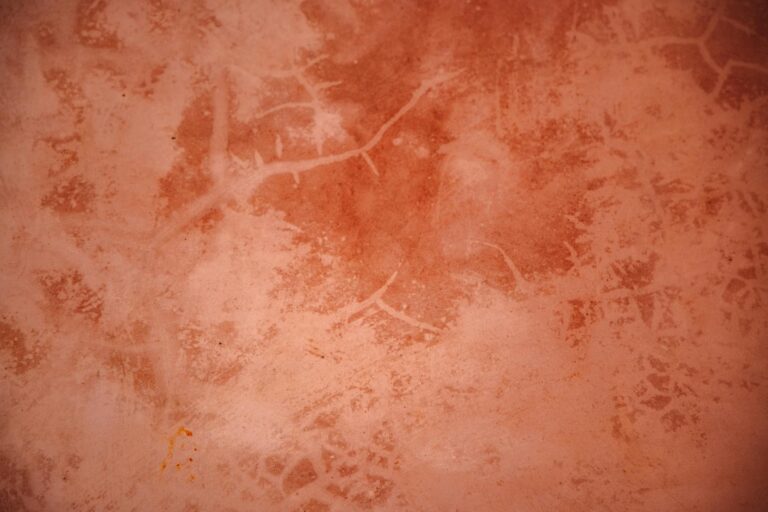 Ton, Salz und PCM: Die leise Null-Strom-Kühlwand für Pantry und Esstisch