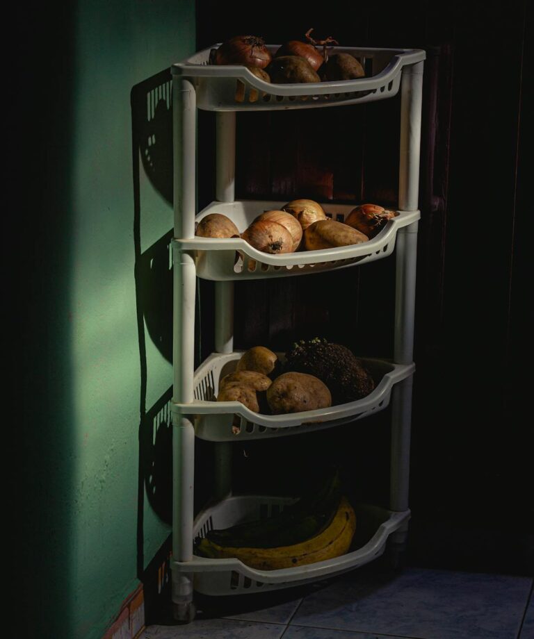 Lehmschrank 2.0: Zeolith-gekühlte Vorratshaltung ohne Strom für urbane Küchen