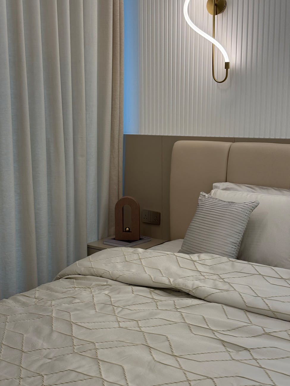 Thermoaktive Einrichtung: Mikro-PCM in Vorhängen, Putzen und Polstern für spürbar ruhigere Temperaturen