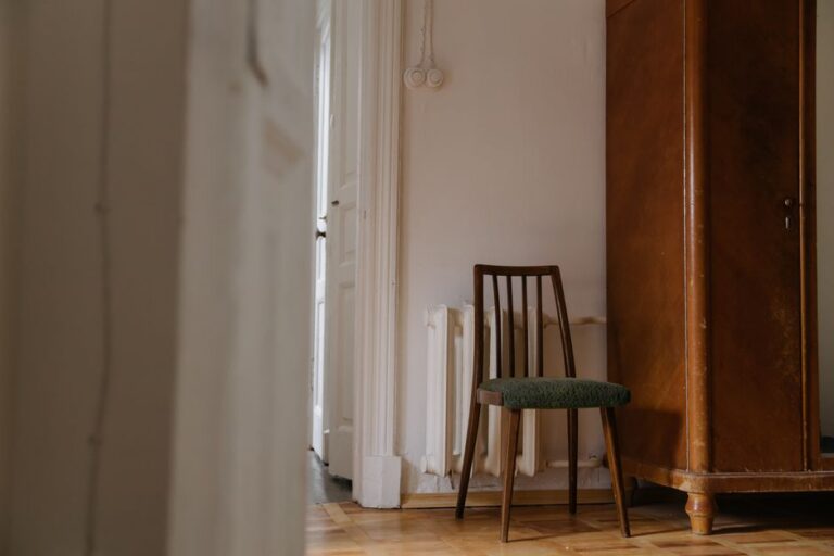 Heizkörpernische im Altbau dämmen: Schritt für Schritt zu weniger Wärmeverlust
