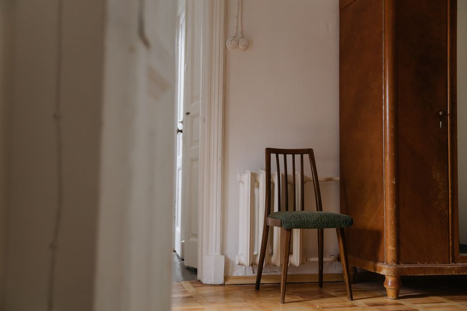 Heizkörpernische im Altbau dämmen: Schritt für Schritt zu weniger Wärmeverlust